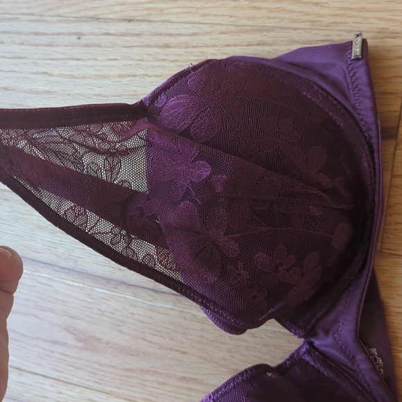 La Vie en Rose. Push-up Deep V-plunge Bra. Deep Purple. Size 34C - Picture 5 of 8